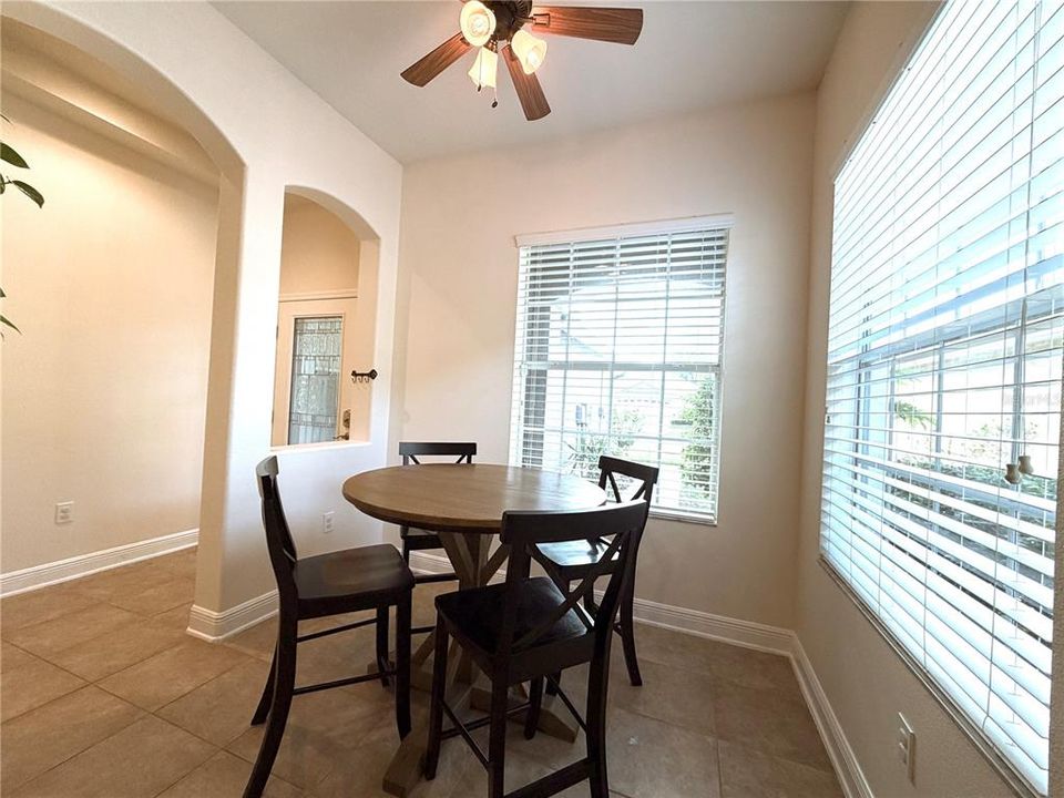 На продажу: $306,900 (2 спален, 2 ванн, 1455 Квадратных фут)