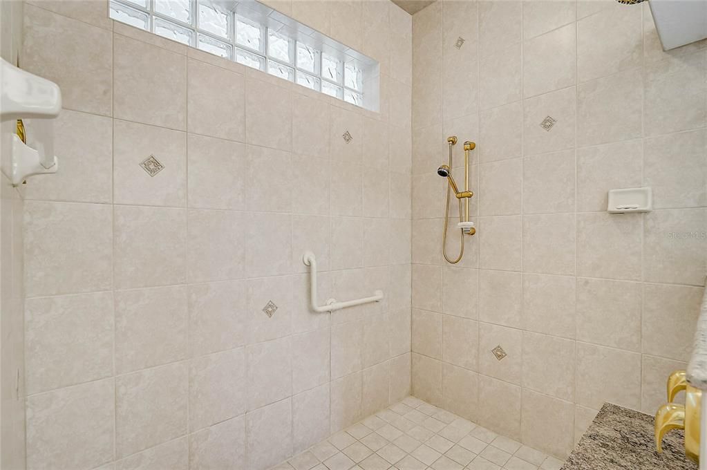 待售: $885,000 (4 贝兹, 3 浴室, 3256 平方英尺)