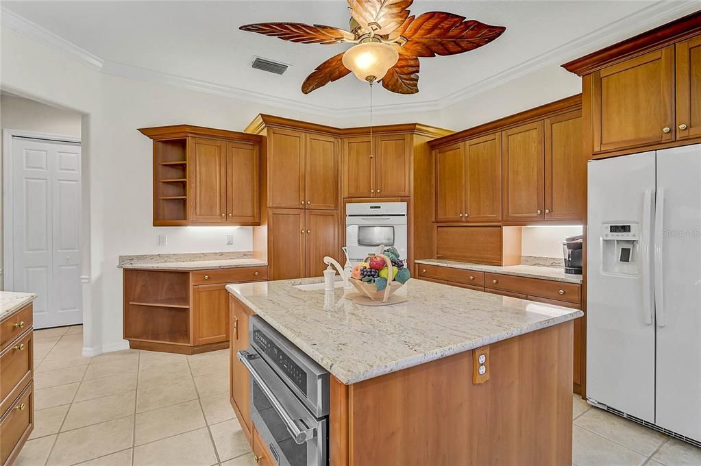 待售: $885,000 (4 贝兹, 3 浴室, 3256 平方英尺)