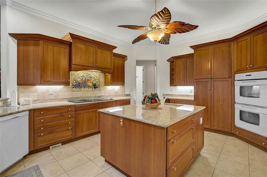 待售: $885,000 (4 贝兹, 3 浴室, 3256 平方英尺)