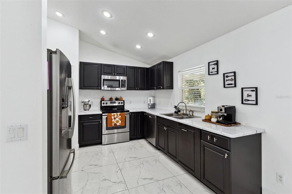 En Venta: $369,000 (4 camas, 2 baños, 1619 Pies cuadrados)