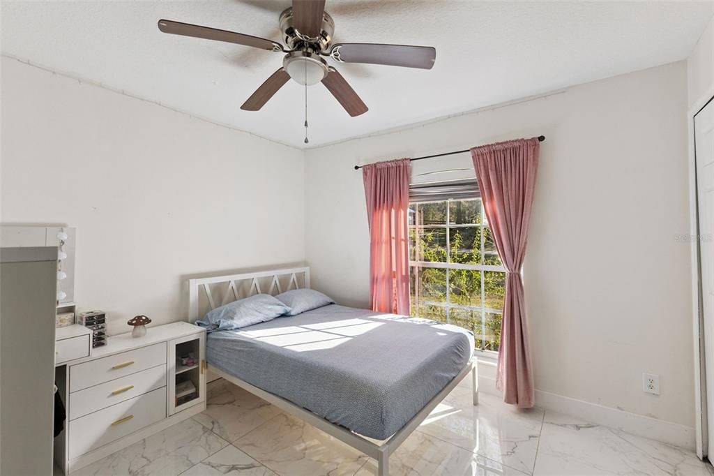 En Venta: $369,000 (4 camas, 2 baños, 1619 Pies cuadrados)