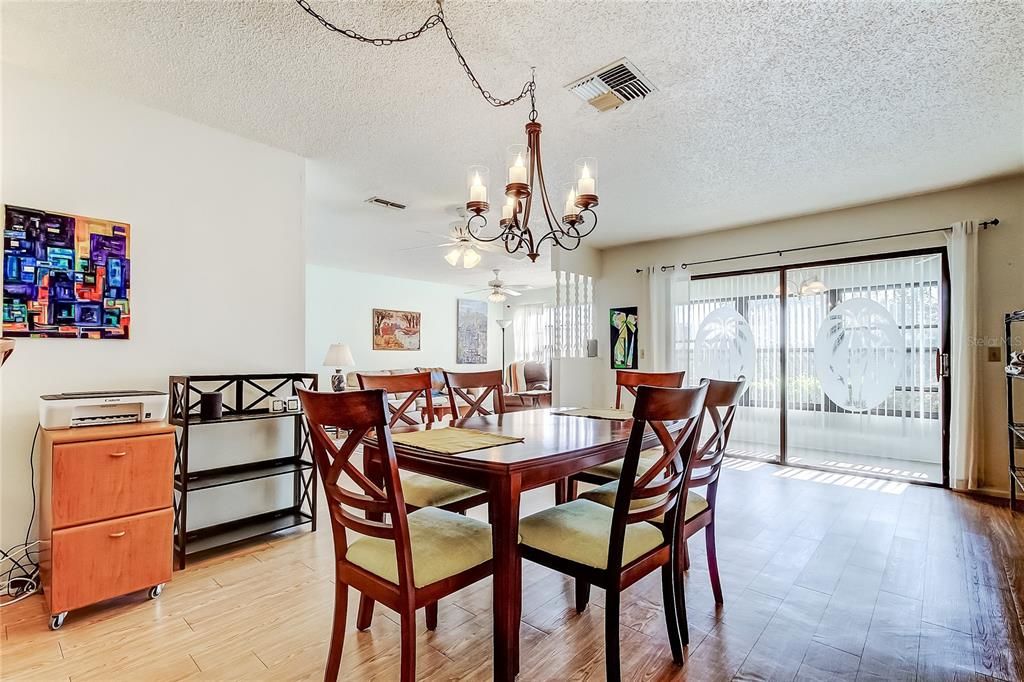 En Venta: $199,900 (2 camas, 2 baños, 1227 Pies cuadrados)