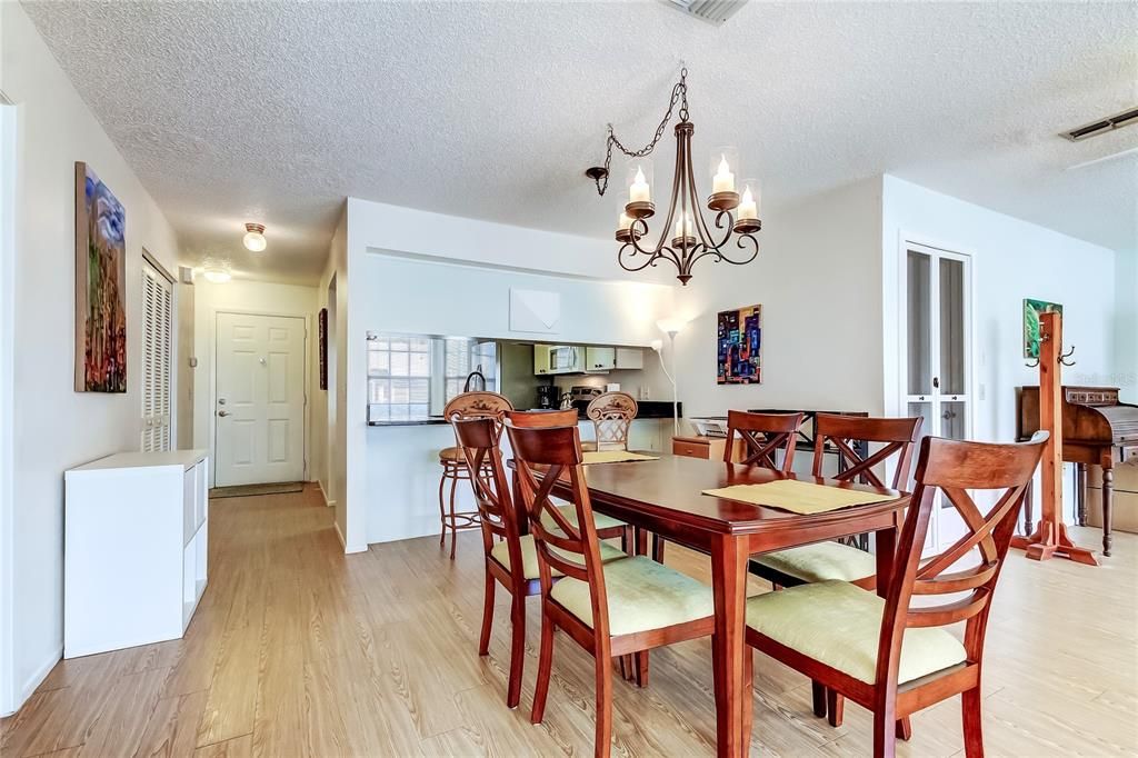 En Venta: $199,900 (2 camas, 2 baños, 1227 Pies cuadrados)