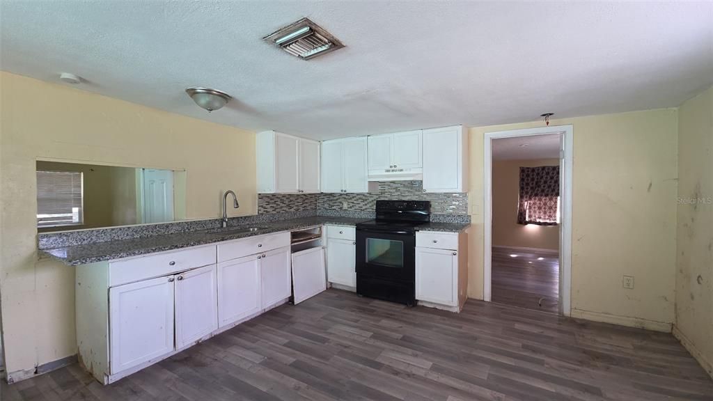 For Sale: $189,900 (3 beds, 2 baths, 1120 Square Feet)