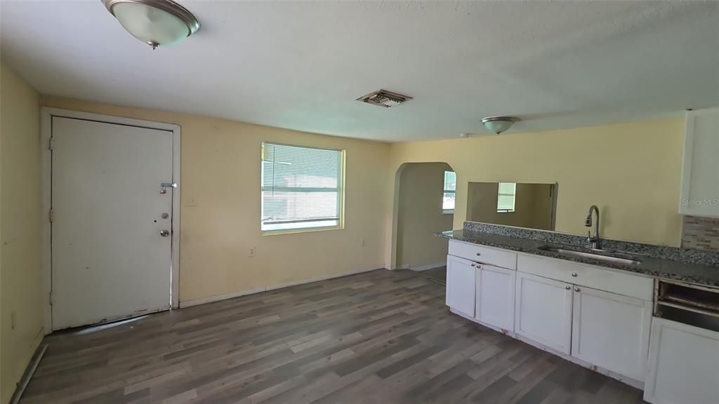 For Sale: $189,900 (3 beds, 2 baths, 1120 Square Feet)