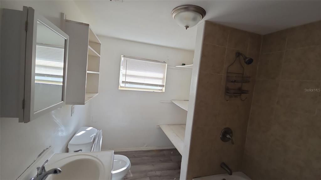 For Sale: $189,900 (3 beds, 2 baths, 1120 Square Feet)