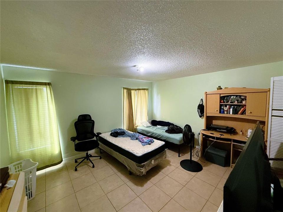 待售: $440,000 (4 贝兹, 0 浴室, 2542 平方英尺)