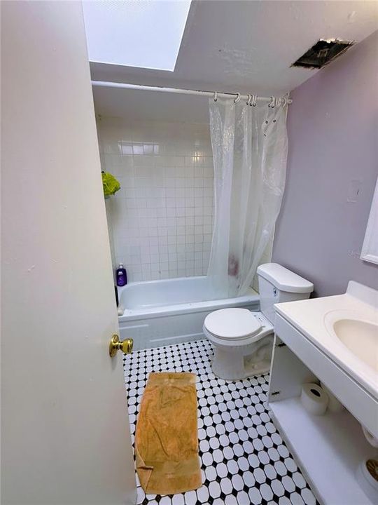 待售: $440,000 (4 贝兹, 0 浴室, 2542 平方英尺)