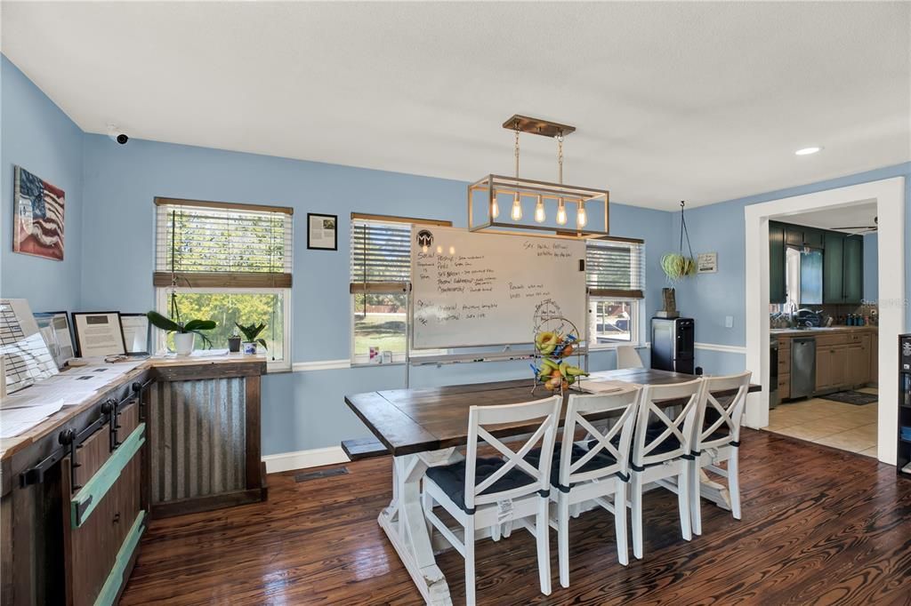 En Venta: $725,000 (7 camas, 3 baños, 2592 Pies cuadrados)