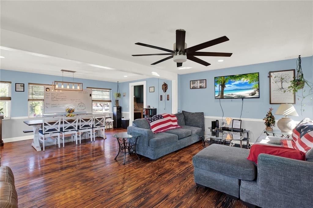 En Venta: $725,000 (7 camas, 3 baños, 2592 Pies cuadrados)