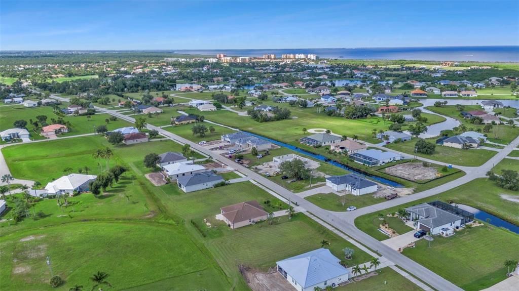 En Venta: $399,400 (3 camas, 2 baños, 2216 Pies cuadrados)