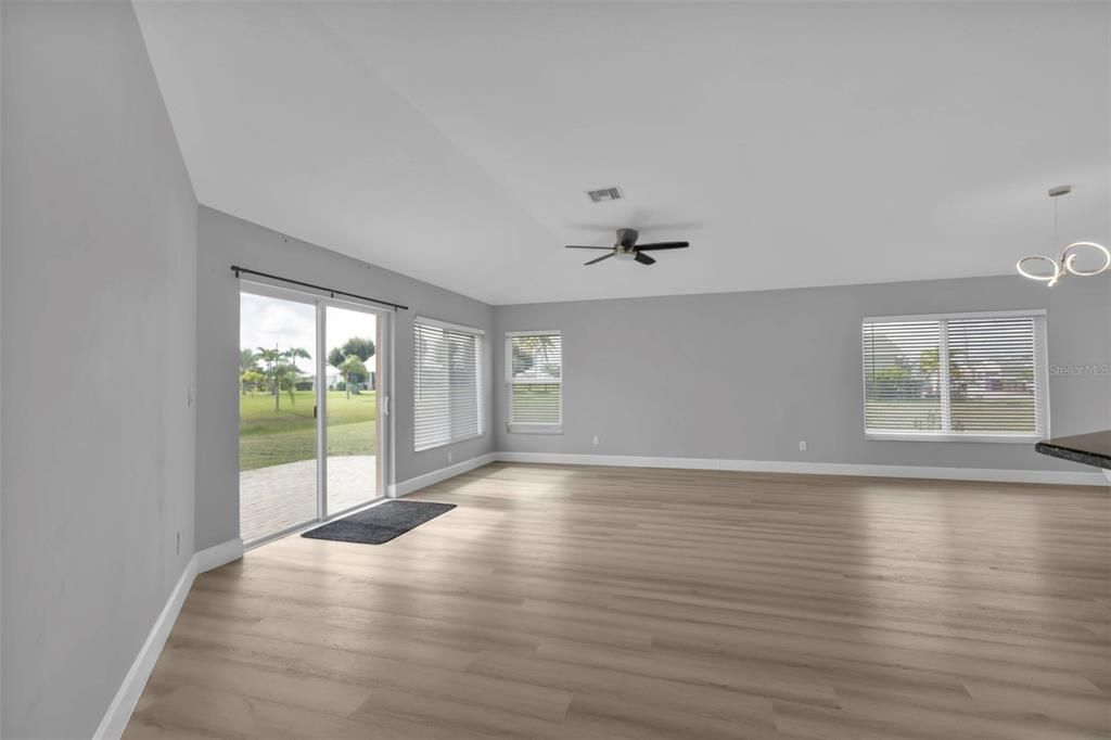 En Venta: $399,400 (3 camas, 2 baños, 2216 Pies cuadrados)