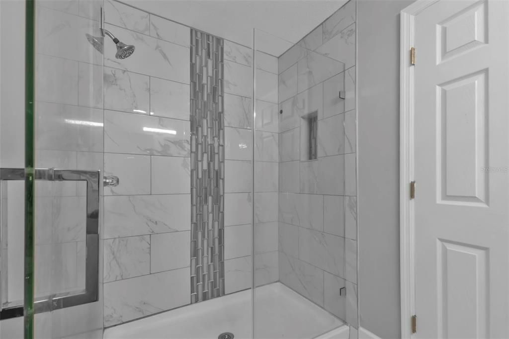 En Venta: $399,400 (3 camas, 2 baños, 2216 Pies cuadrados)