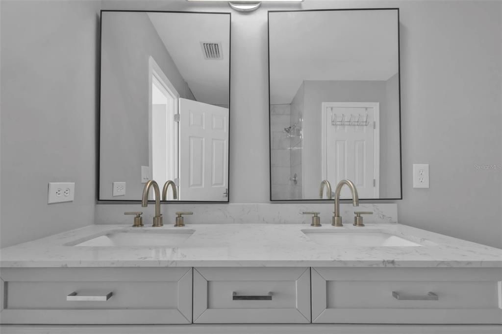 En Venta: $399,400 (3 camas, 2 baños, 2216 Pies cuadrados)