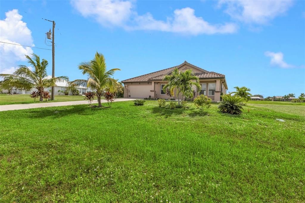 En Venta: $399,400 (3 camas, 2 baños, 2216 Pies cuadrados)