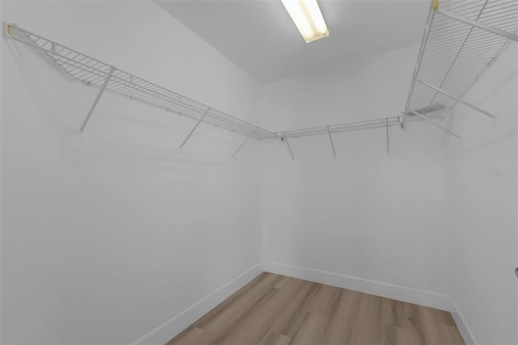 En Venta: $399,400 (3 camas, 2 baños, 2216 Pies cuadrados)