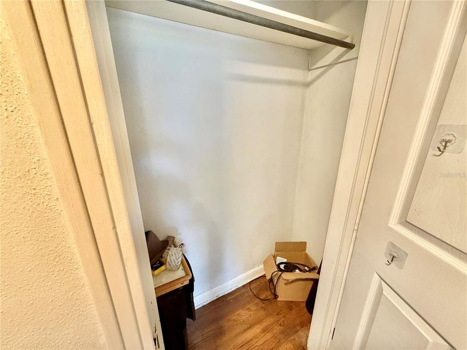 На продажу: $174,900 (3 спален, 1 ванн, 884 Квадратных фут)