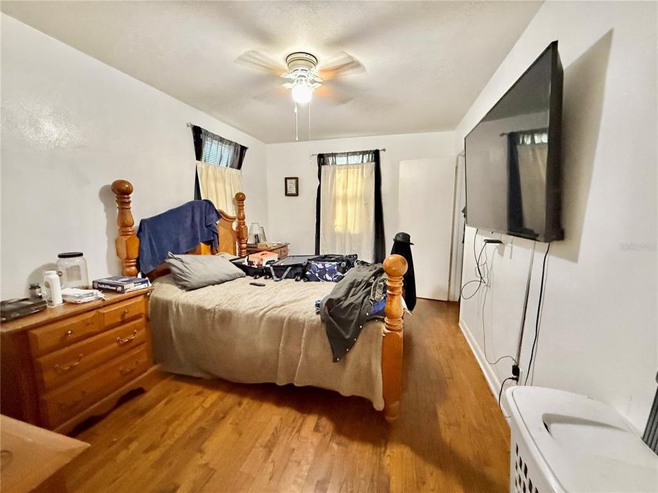 На продажу: $174,900 (3 спален, 1 ванн, 884 Квадратных фут)