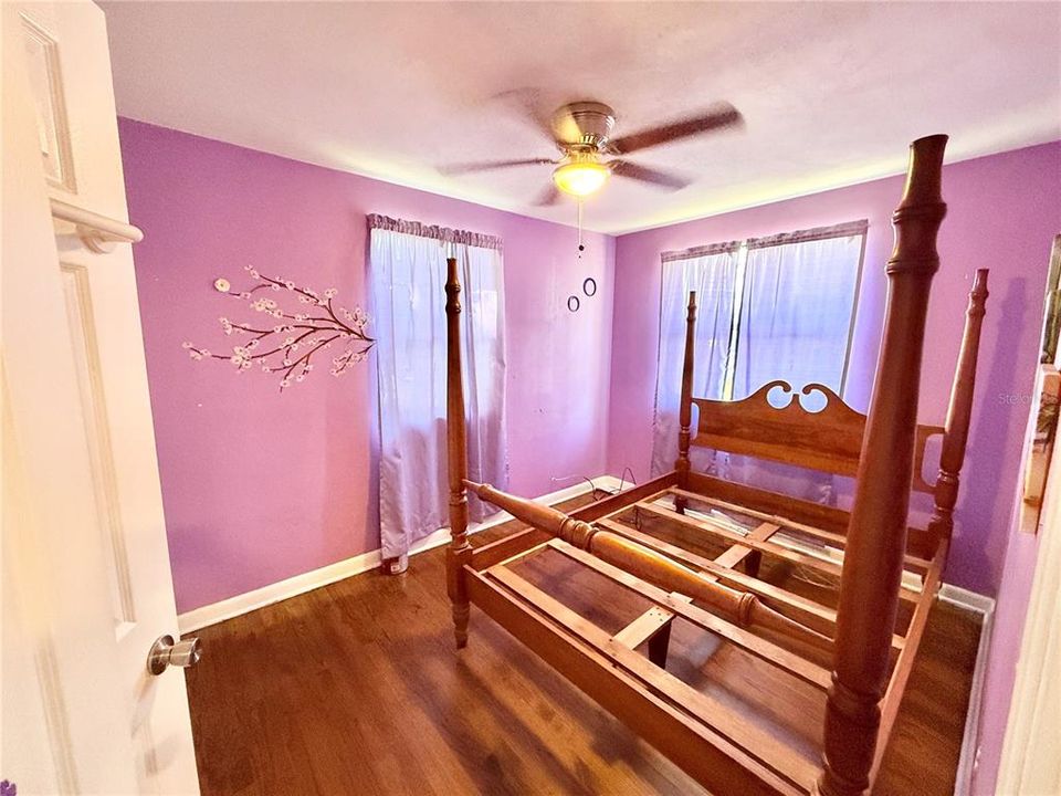 На продажу: $174,900 (3 спален, 1 ванн, 884 Квадратных фут)