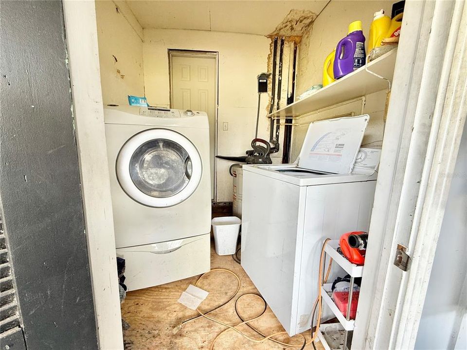 На продажу: $174,900 (3 спален, 1 ванн, 884 Квадратных фут)