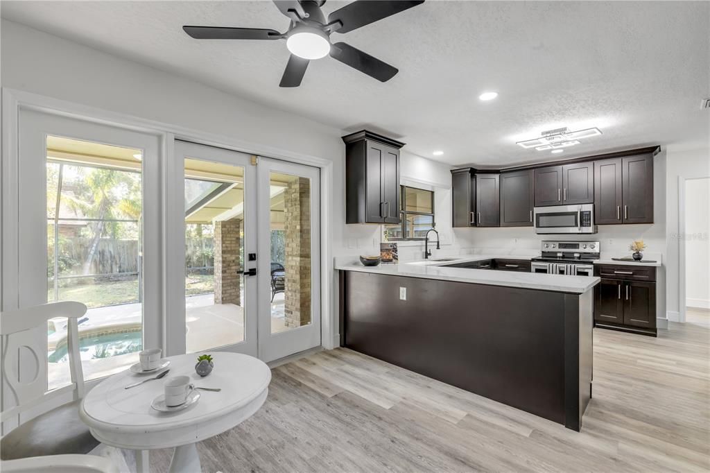 En Venta: $535,000 (3 camas, 3 baños, 1815 Pies cuadrados)