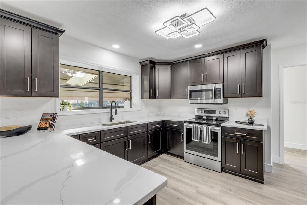 En Venta: $535,000 (3 camas, 3 baños, 1815 Pies cuadrados)