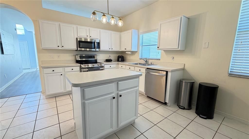 На продажу: $499,990 (3 спален, 2 ванн, 2166 Квадратных фут)