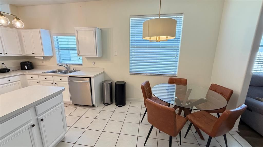 На продажу: $499,990 (3 спален, 2 ванн, 2166 Квадратных фут)