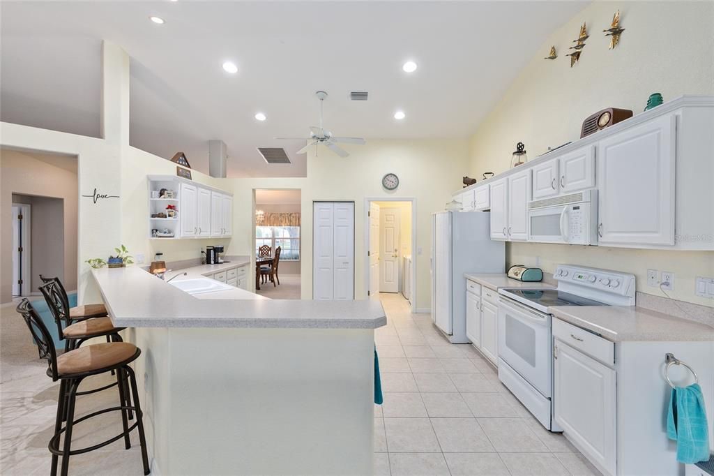 На продажу: $319,000 (3 спален, 2 ванн, 2029 Квадратных фут)