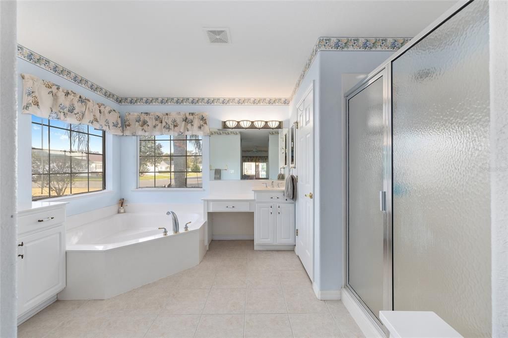 На продажу: $319,000 (3 спален, 2 ванн, 2029 Квадратных фут)