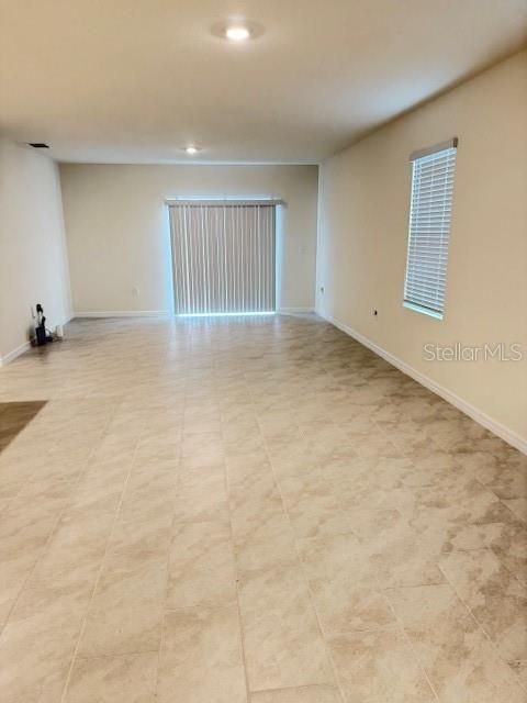 For Rent: $2,500 (5 beds, 3 baths, 2447 Square Feet)