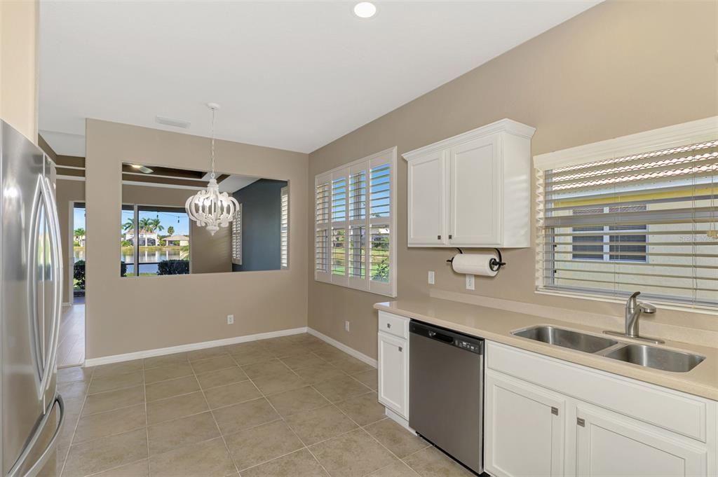 En Venta: $459,000 (4 camas, 2 baños, 2207 Pies cuadrados)