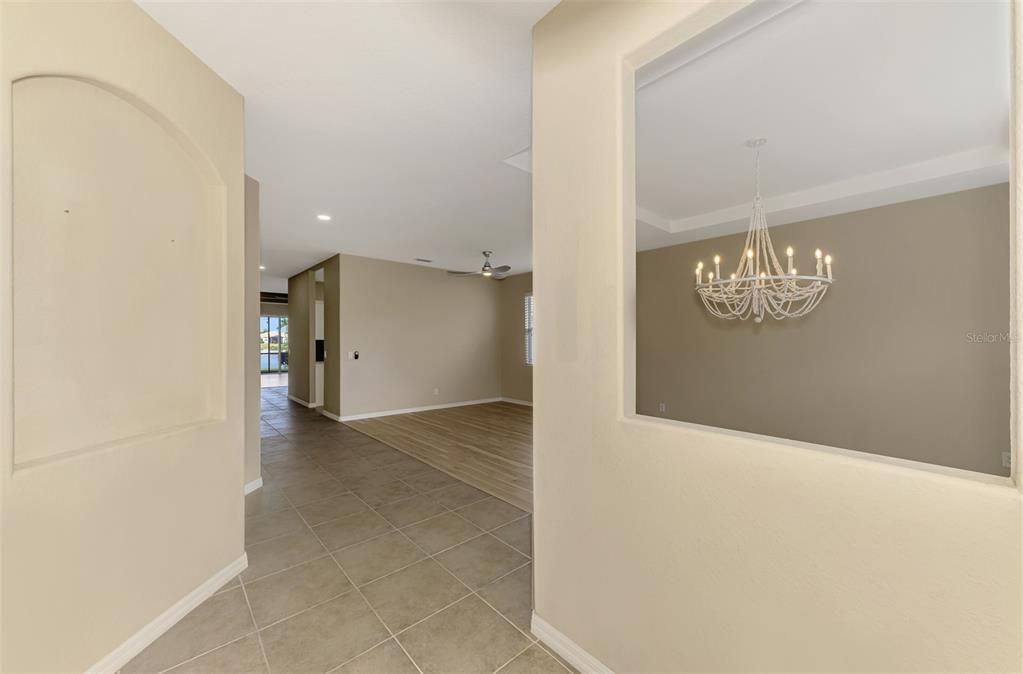 En Venta: $459,000 (4 camas, 2 baños, 2207 Pies cuadrados)