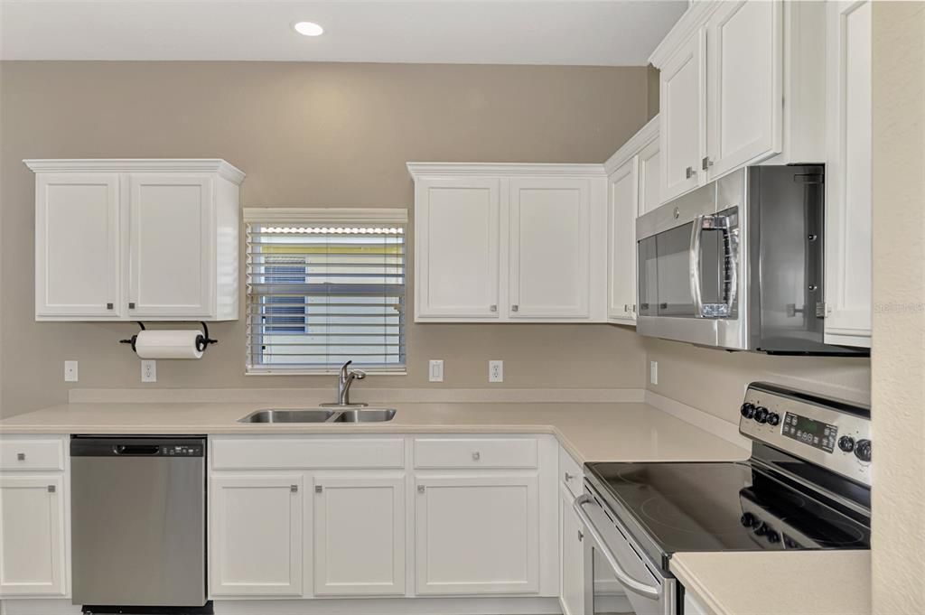 En Venta: $459,000 (4 camas, 2 baños, 2207 Pies cuadrados)