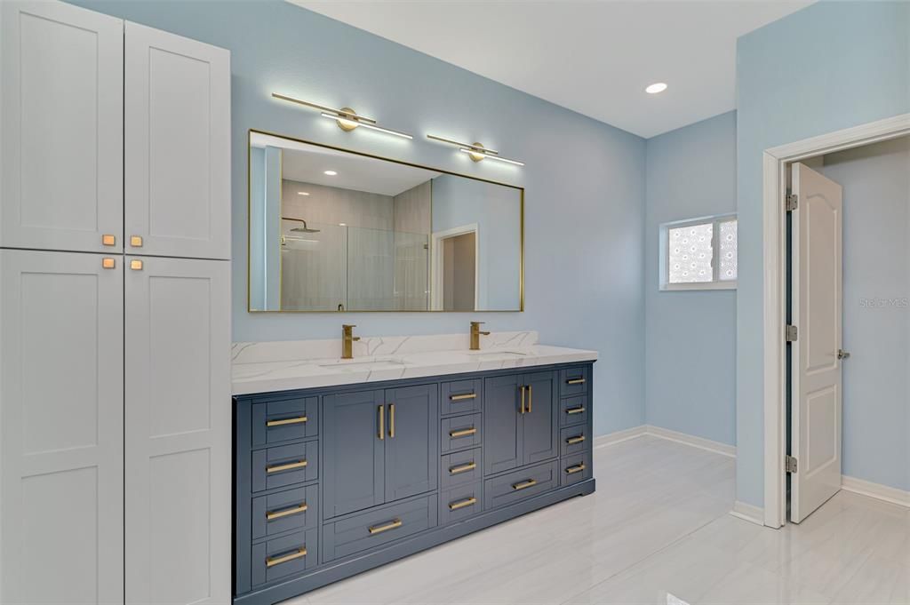 En Venta: $459,000 (4 camas, 2 baños, 2207 Pies cuadrados)