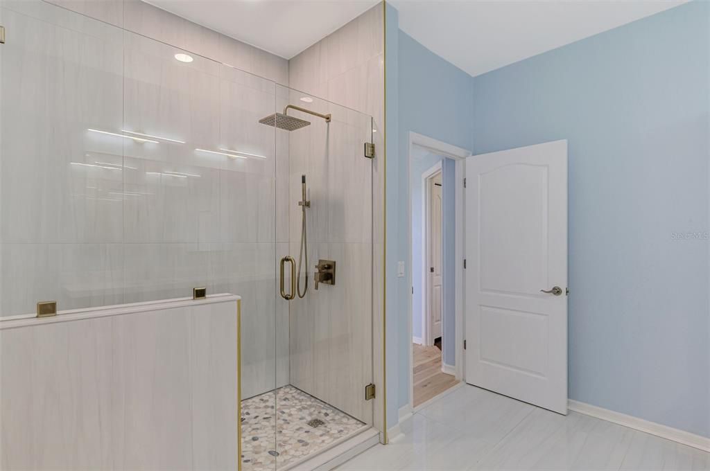 En Venta: $459,000 (4 camas, 2 baños, 2207 Pies cuadrados)