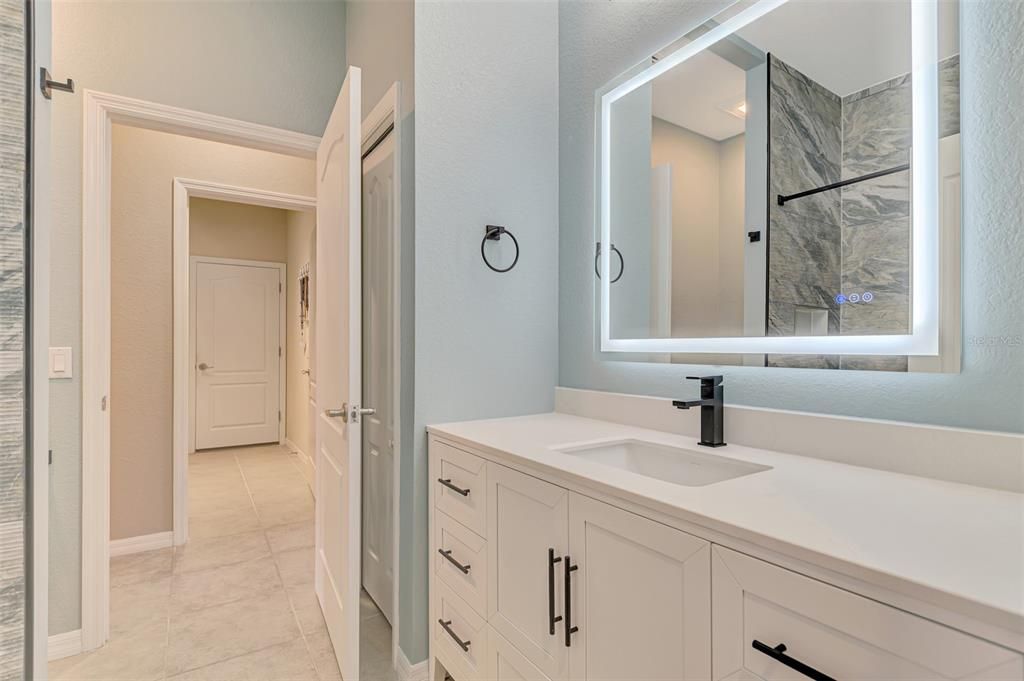 En Venta: $459,000 (4 camas, 2 baños, 2207 Pies cuadrados)