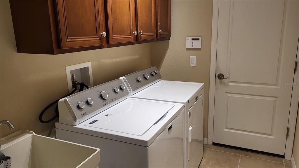 En Venta: $459,000 (4 camas, 2 baños, 2207 Pies cuadrados)