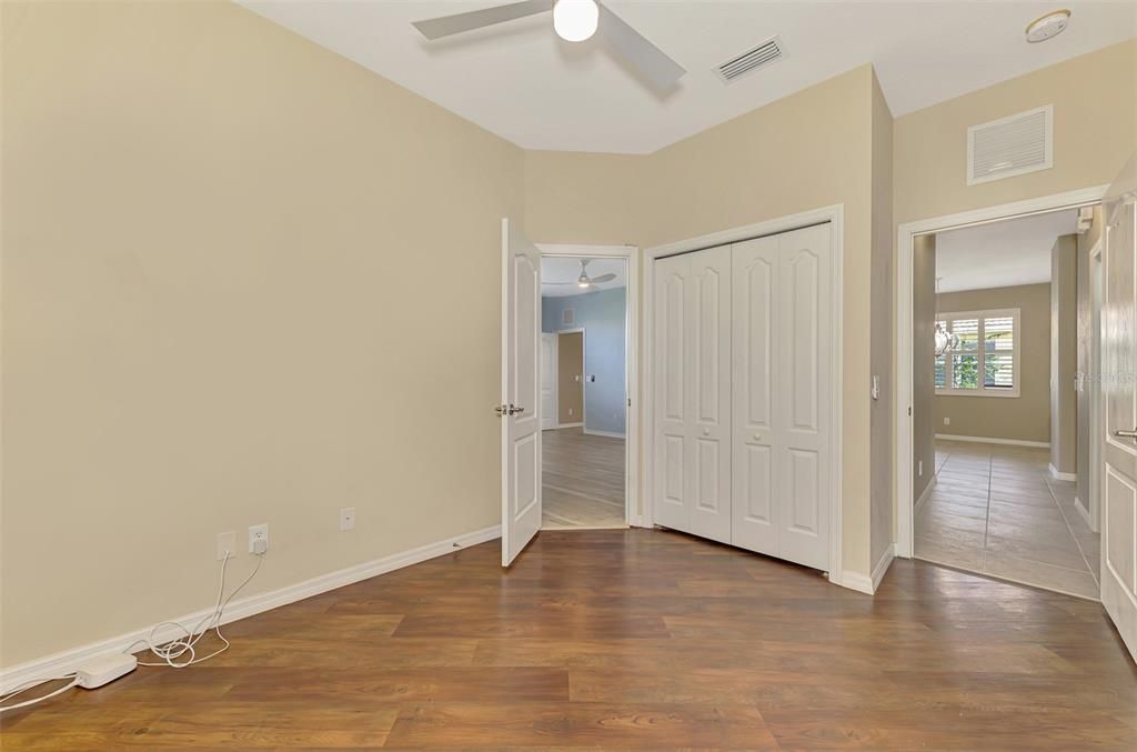 En Venta: $459,000 (4 camas, 2 baños, 2207 Pies cuadrados)