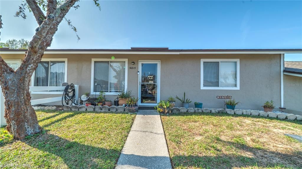 На продажу: $180,000 (2 спален, 2 ванн, 1140 Квадратных фут)