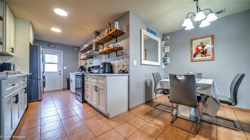 На продажу: $180,000 (2 спален, 2 ванн, 1140 Квадратных фут)