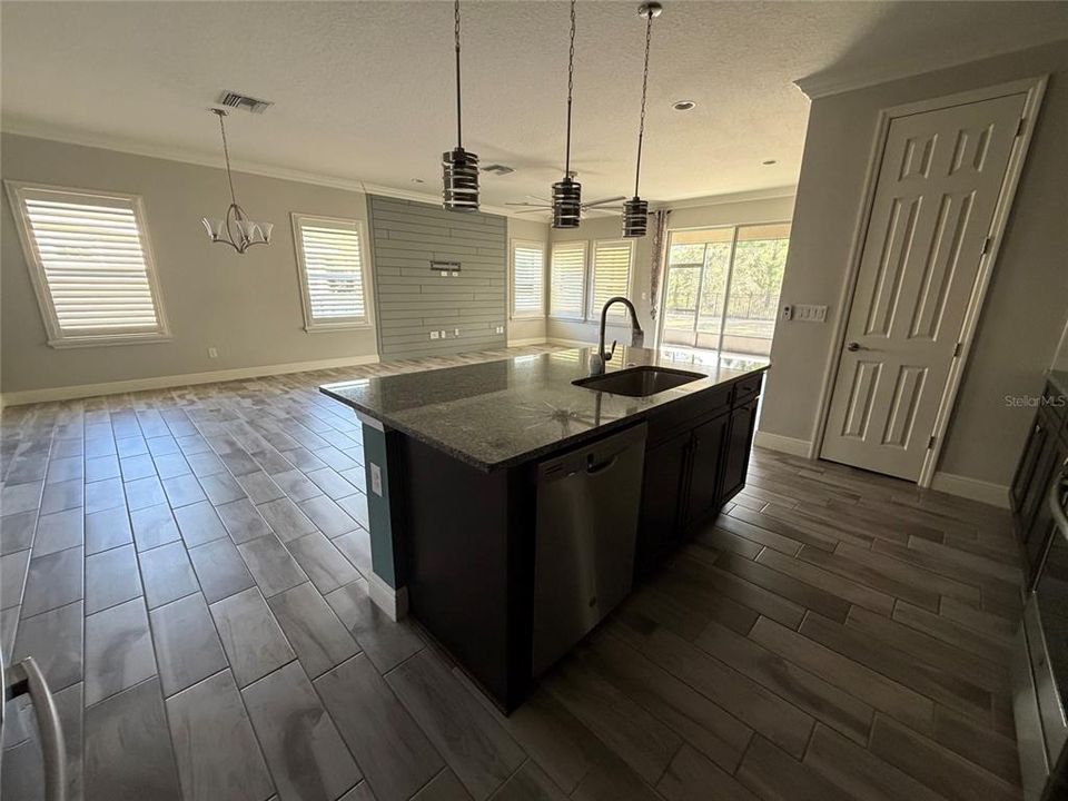 For Sale: $484,900 (3 beds, 2 baths, 2074 Square Feet)