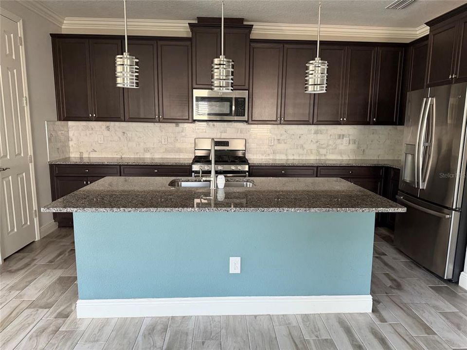 For Sale: $484,900 (3 beds, 2 baths, 2074 Square Feet)