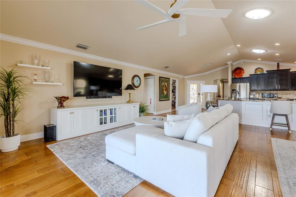 For Sale: $2,000,000 (3 beds, 2 baths, 1705 Square Feet)