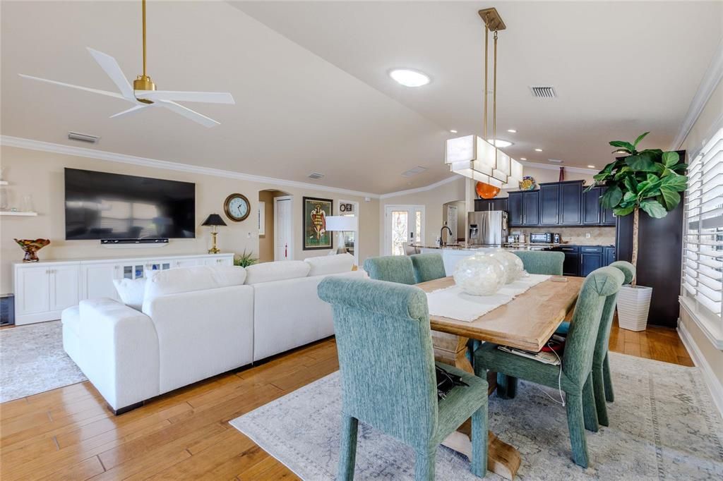 For Sale: $2,000,000 (3 beds, 2 baths, 1705 Square Feet)