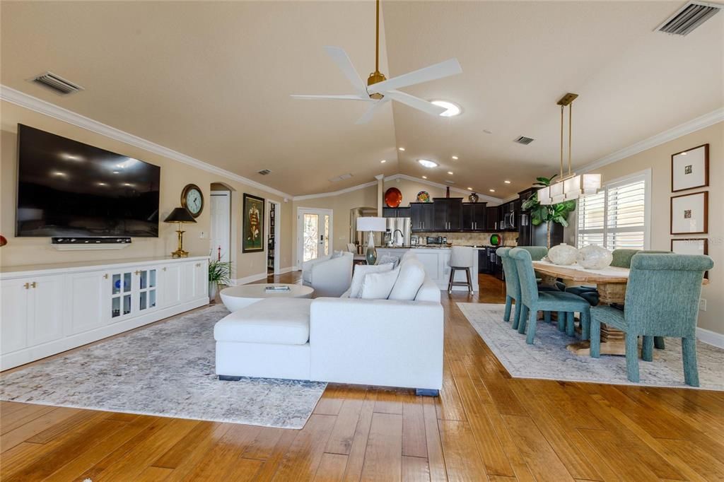 For Sale: $2,000,000 (3 beds, 2 baths, 1705 Square Feet)