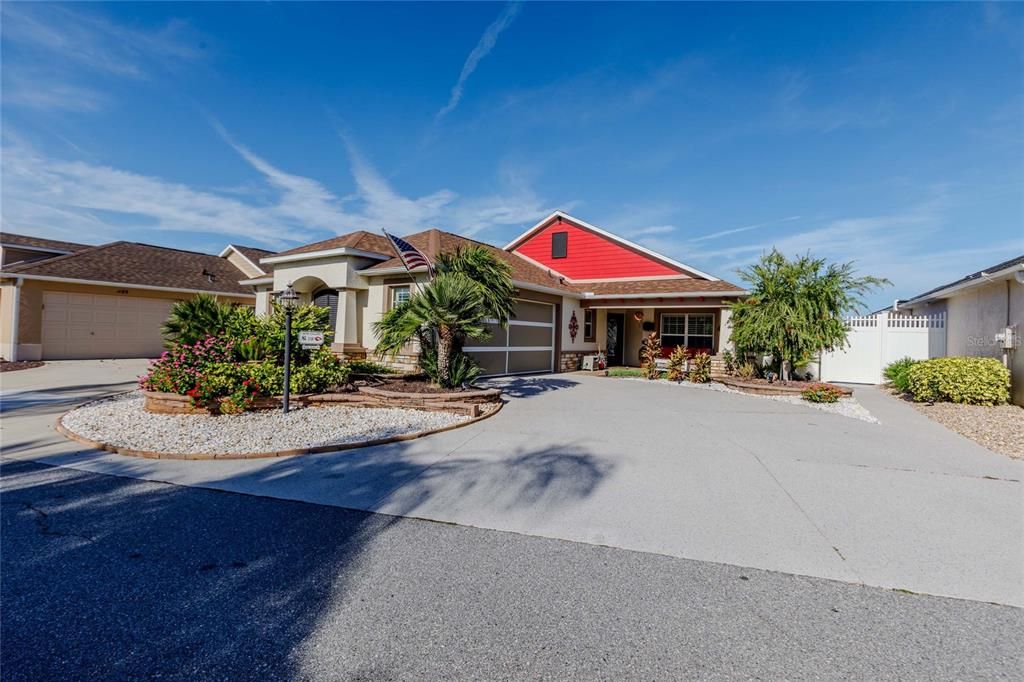 For Sale: $2,000,000 (3 beds, 2 baths, 1705 Square Feet)