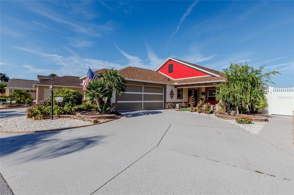 For Sale: $2,000,000 (3 beds, 2 baths, 1705 Square Feet)