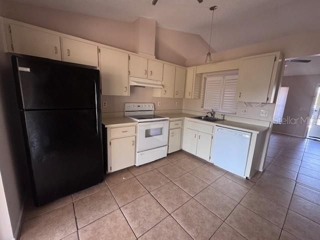 На продажу: $240,000 (2 спален, 2 ванн, 837 Квадратных фут)